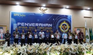 Foto Bupati Ardiansyah usai menerima Opini WTP atas LKPD TA 2023