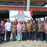 Foto Bupati Kutai Timur bersama pengurus BPD KKSS Usai Peresmian