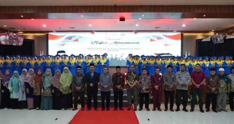 Hadiri Wisuda SD IT 2 Darussalam, Bupati Ardiansyah Sulaiman paparkan 7 Program Prioritas Pemkab Kutim (dok: ist)
